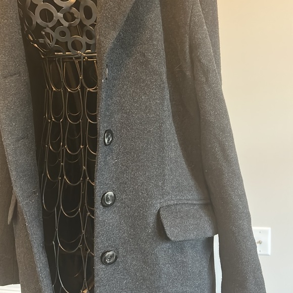 Beautiful coat - Picture 2 of 2